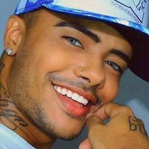 Meet your Posher, Carlos